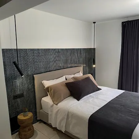 Valantina's & Mannouel Luxury Lardos